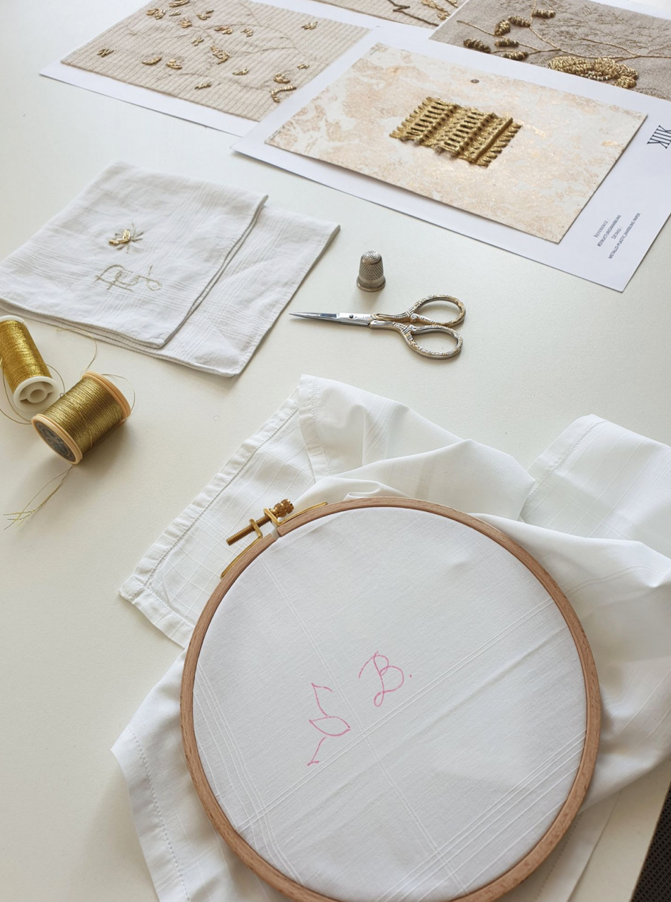 Brodez votre mouchoir en coton au fil d'or - 1h30